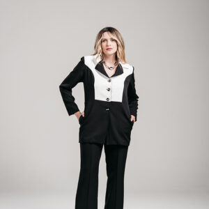 BLASER MANUELA BICOLOR PRETO E BRANCO EM CREPE