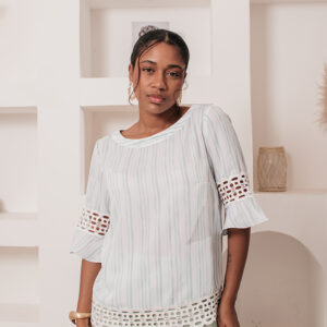 BLUSA REGINA CHIFFON ESTAMPADO COM DETALHE RENDA BORDADA