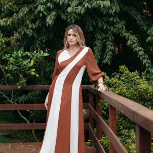 VESTIDO CELINA BICOLOR FAIXA EVASE EM CREPE OSLO MARROM E BRANCO