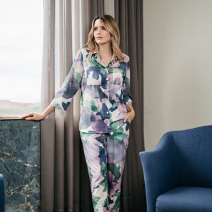 CONJUNTO CLORINDA CAMISA E CALÇA EM SEDA BEGONIA ESTAMPA EXCLUSIVA