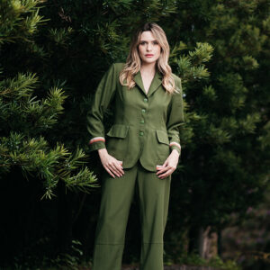 CONJUNTO CECILIA BLASER E CALÇA DETALHE ELASTICO LISTRADO EM CREPE VERDE