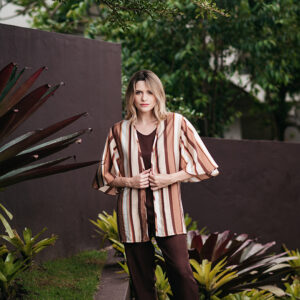 CONJUNTO CINTIA 3 PEÇAS REGATA, CALÇA E CASACO EM CREPE TWILL LISO E LISTRADO