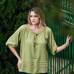 BLUSA ELIANA PREGAS MANGA E BARRA EM VISCOLINHO VERDE
