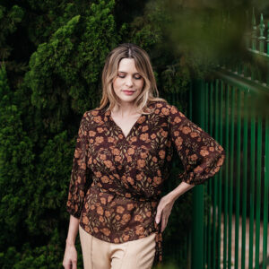 BLUSA HELENITA FAIXA AMARRAR EM MUSSELINE ESTAMPADA