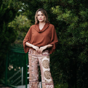 PANTALONA NATALIA COM SOBREPOSIÇÃO EM SEDA ESTAMPA EXCLUSIVA LENÇO